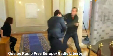 Kiew: Schlägerei im Parlament