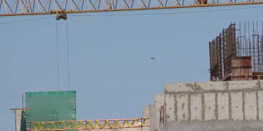 Lila "UFO" unterbricht TV Show