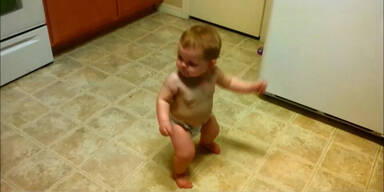 Lustige Baby-Tanzeinlage