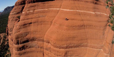 Dieser Mountainbiker kennt keine Angst