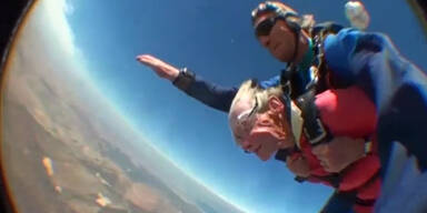 Fallschirmsprung zum 100.