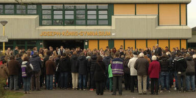 Schweigeminute vor Opfer-Schule