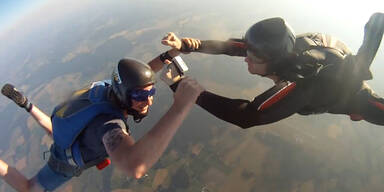 GoPro stürzt aus Flugzeug
