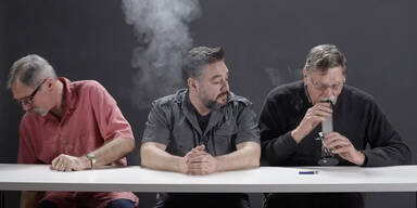 Ex-Cops rauchen Gras