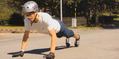 Skater macht perfekte Sturz-Landung