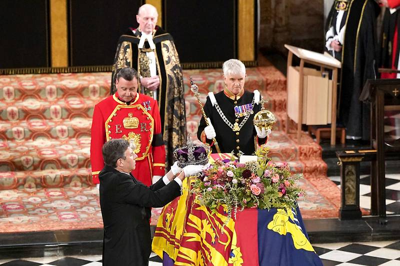 1504894_body_546748_queen_begraebnis_liveticker_abend_body03_ap.jpg
