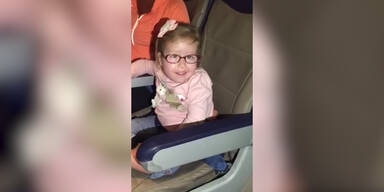 Passagiere singen Happy Birthday