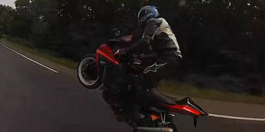 Biker macht top Wheelies