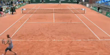 Pereira wirft Schl&auml;ger ins Publikum