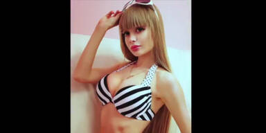 Ihre Eltern zogen sie zur Barbie auf