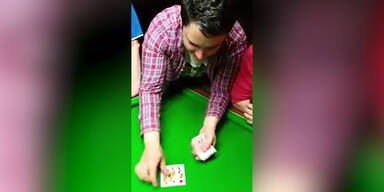 Gratis Drinks dank Kartentrick