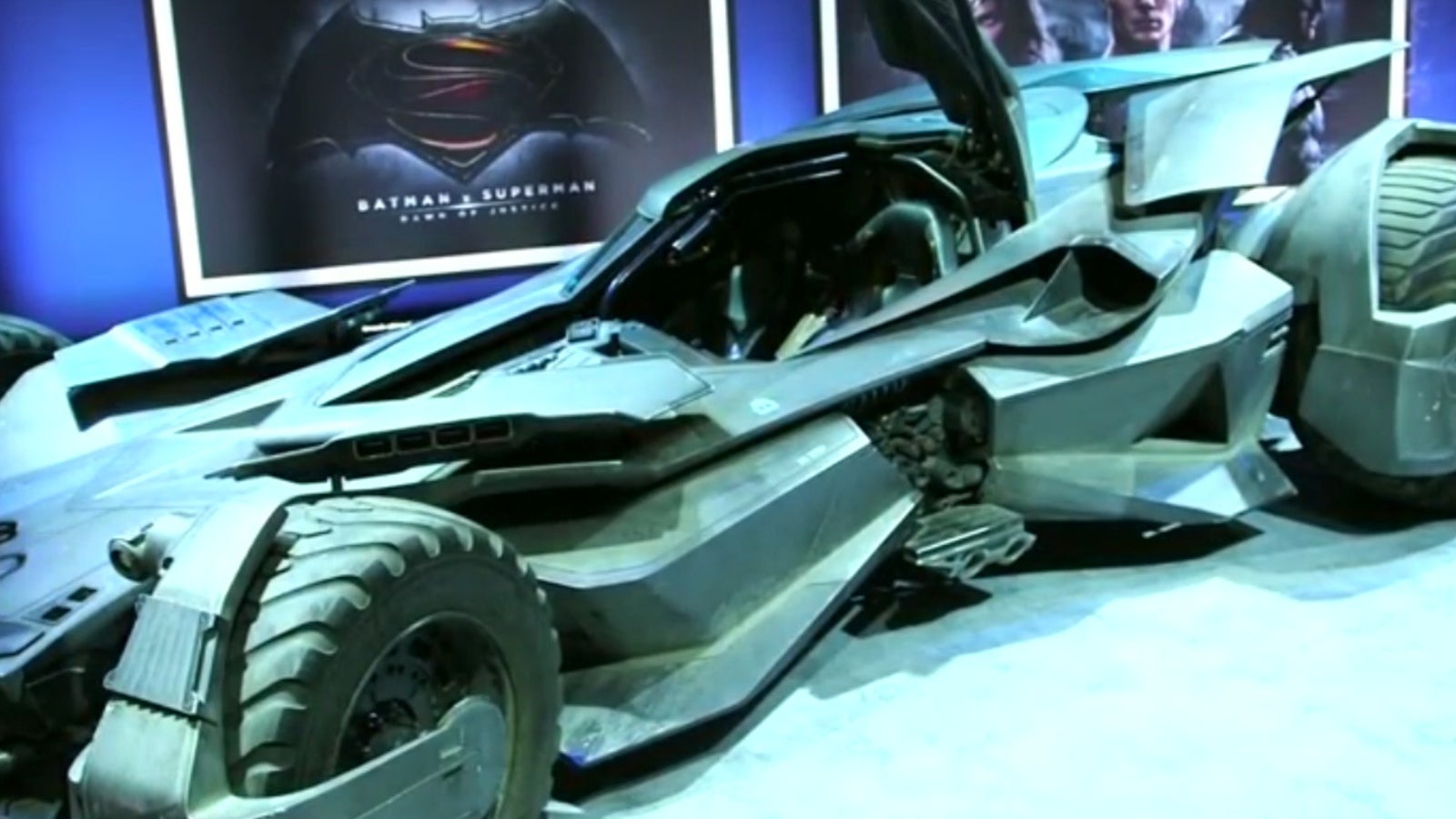 Erster Blick aufs neue Batmobil - oe24.tv