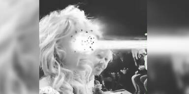 Pamela Anderson schießt auf Pelz