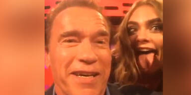 Arnie is back mit Cara Delevingne