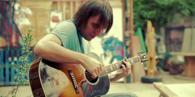 Beat It auf der Akustik-Gitarre