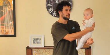 Vorzeige-Papa zeigt seine Skills