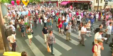 Pariser demonstrieren f&uuml;r Griechen