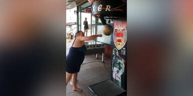 151023_PunchingBall.Standbild002.jpg