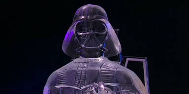 151116_StarWarsSkulpturen.Standbild001 - Kopie.jpg