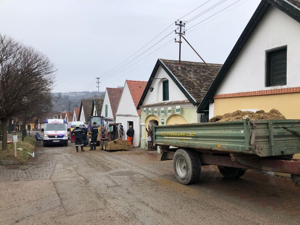 Ein Todesopfer bei Kellereinsturz im Weinviertel