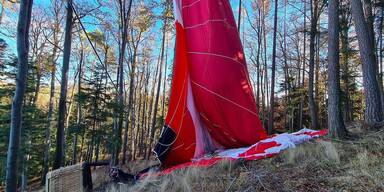 Drama in N&Ouml;: Hei&szlig;luftballon mit 9 Personen abgest&uuml;rzt