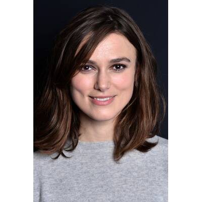 Stars mit Kinn-Implantaten