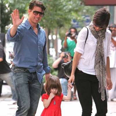 Warum zerren sie Suri so vor die Kameras?