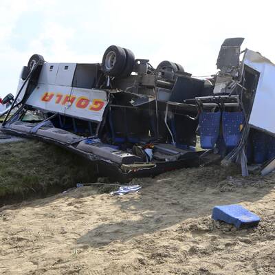 Bilder vom Schulbusunfall in Schwand