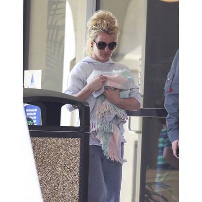 Britney Spears bringt ihr Hündchen zum Arzt