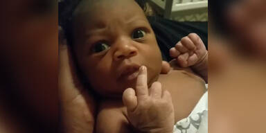 160212_BabyFinger.Standbild001 - Kopie.jpg