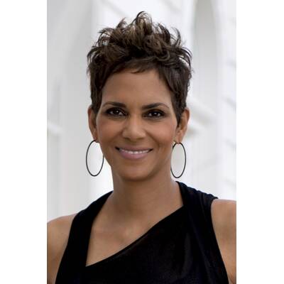 Stars mit Kinn-Implantaten