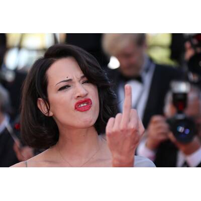 Asia Argento außer Rand und Band am Red Carpet