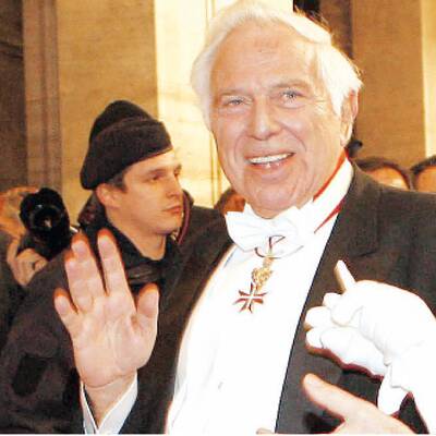 Erste-Bank-Chef A. Treichl fährt mit Kindern in Ski-Urlaub.