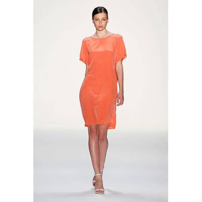 Hien Le Show - Mercedes-Benz Fashion Week 