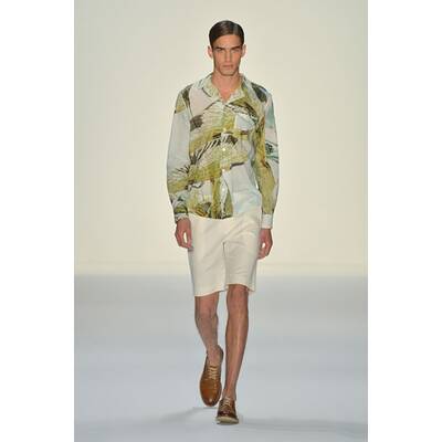 Hien Le Show - Mercedes-Benz Fashion Week 