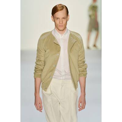 Hien Le Show - Mercedes-Benz Fashion Week 