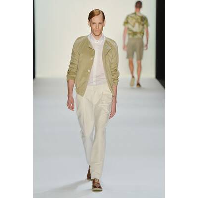 Hien Le Show - Mercedes-Benz Fashion Week 