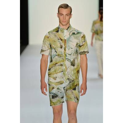 Hien Le Show - Mercedes-Benz Fashion Week 