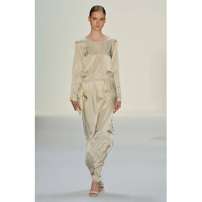 Hien Le Show - Mercedes-Benz Fashion Week 