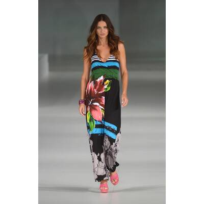 Adriana Lima am Catwalk für Desigual