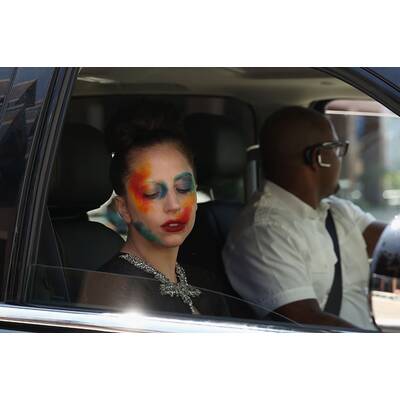 Lady Gaga im Clowns Kostüm