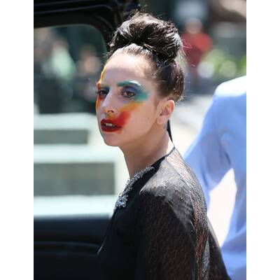 Lady Gaga im Clowns Kostüm