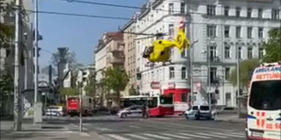 Hubschrauber landet mitten in Wien