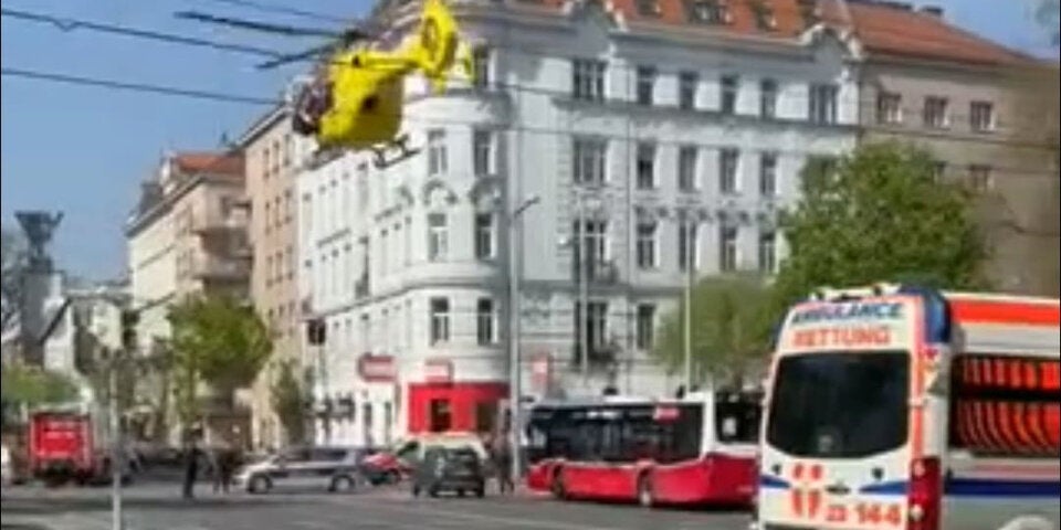 Hubschrauber landet mitten in Wien