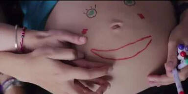 Babyboom: 17 Mädchen schließen Pakt