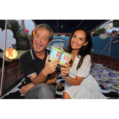 Russkaja Frontman Georgij Makazaria mit Model Tanja Duhovic 