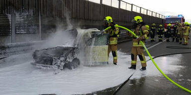 Pkw mitten auf Südautobahn ausgebrannt