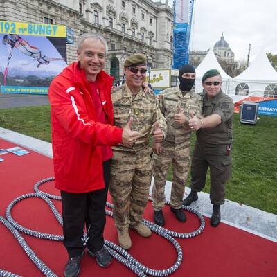 Die Bilder zum Rekord-Sprung