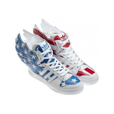 Adidas Sneakers mit Flügel um 118 Euro 