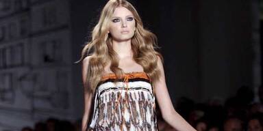 Mit 70ies Looks feierte Gucci den 70er